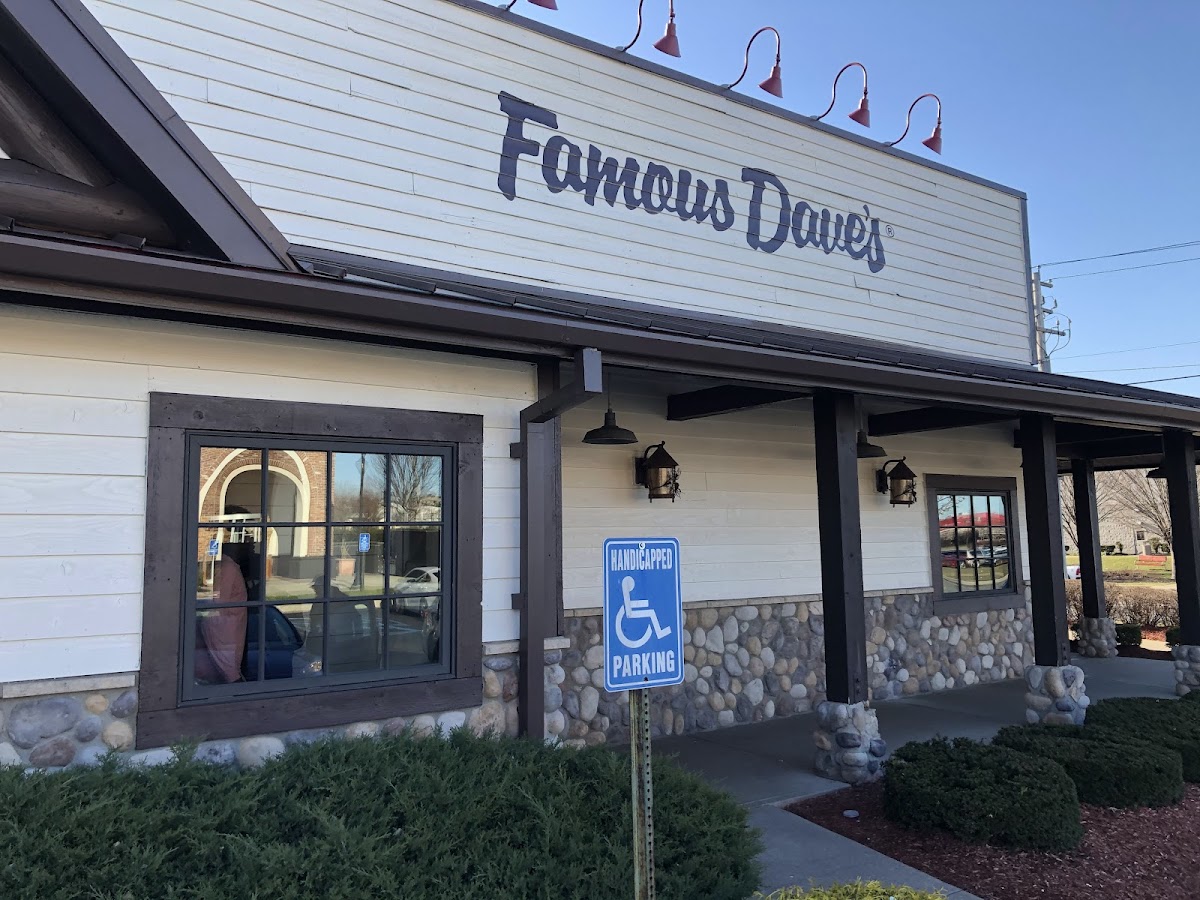 Famous Dave's Bar B Que Westbury